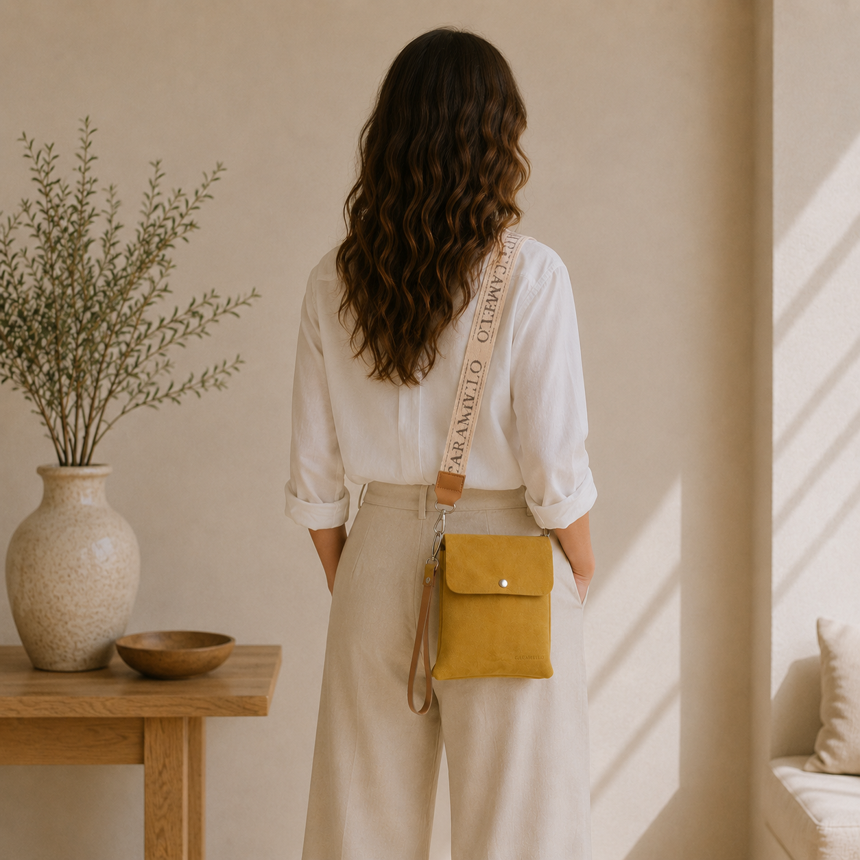 Sacoche en cuir jaune