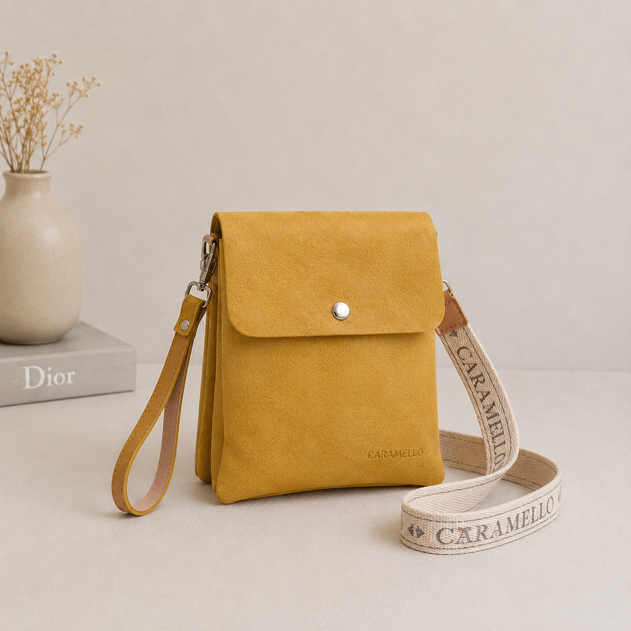 Sacoche en cuir jaune